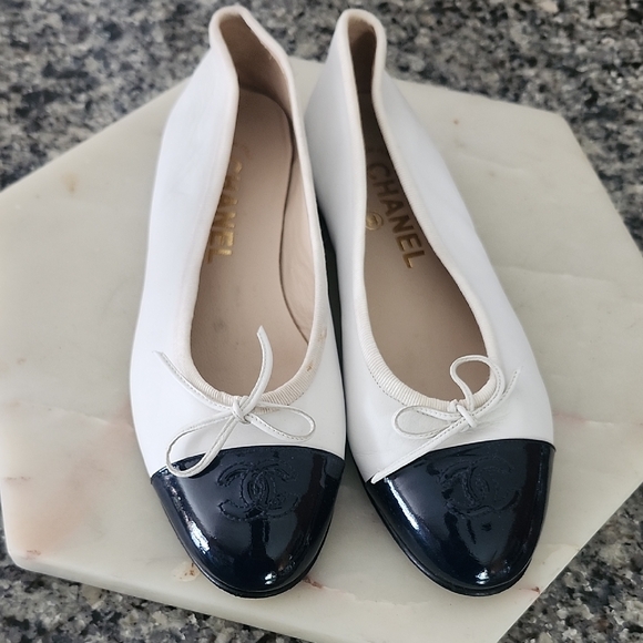 Chanel Two-Tone White Leather Black Cap Toe Ballet Flats Size 36